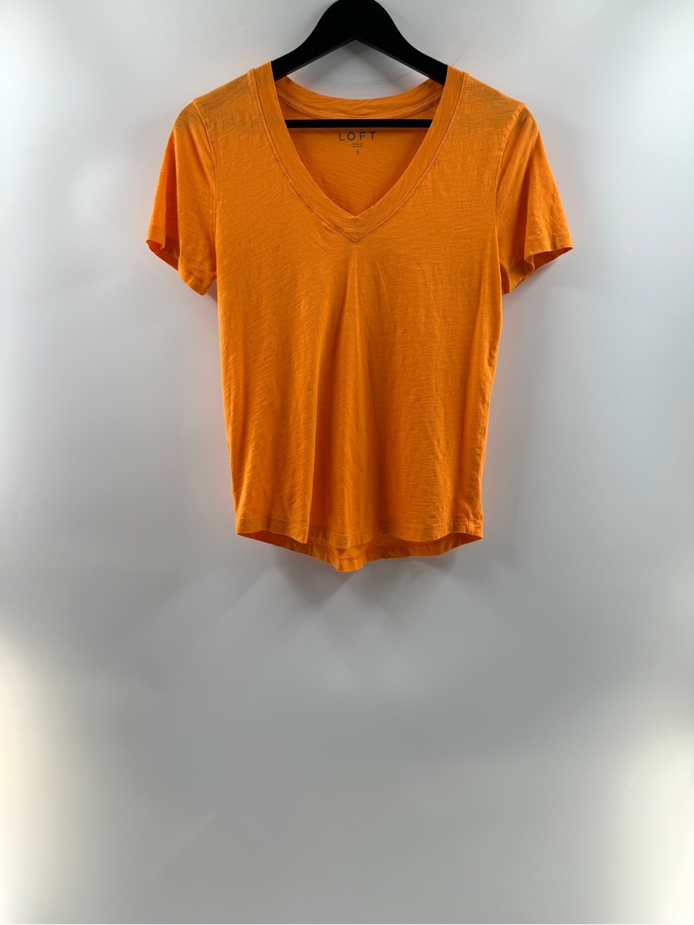 LOFT Orange Lightweight V-Neck Short Sleeve T-Shirt – Women’s Small
